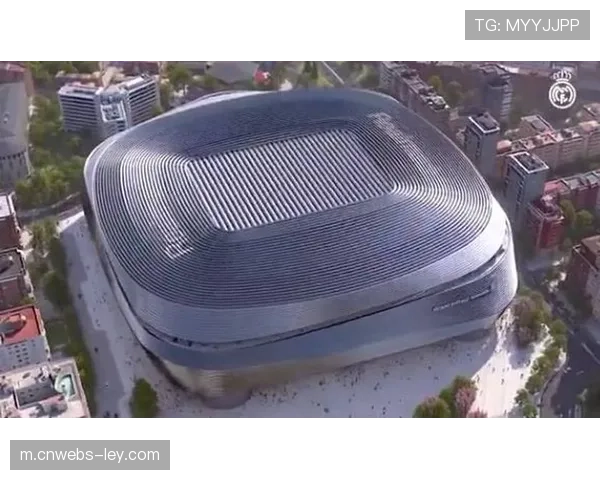 伯纳乌球场顶棚关闭测试成功，预计将在下赛季全面启用新顶棚